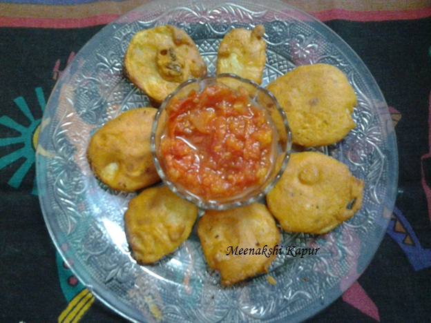 Aaloo Pakode with Tomato Chutney Recipe