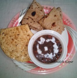 Dal Makhni with Roti and Papad Recipe