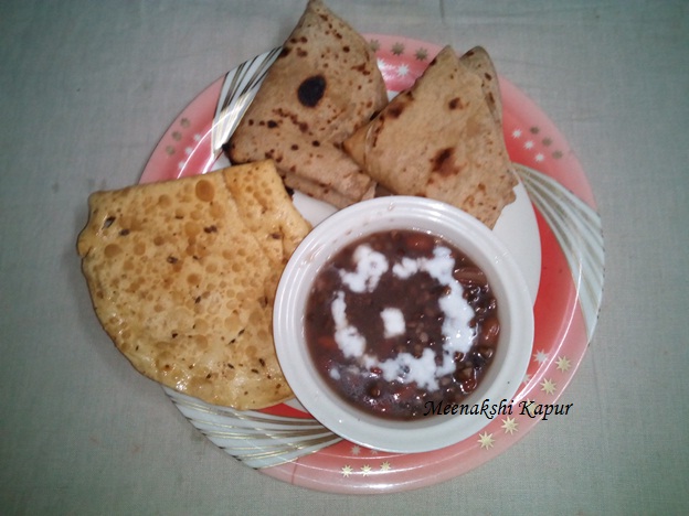 Dal Makhni with Roti and Papad Recipe