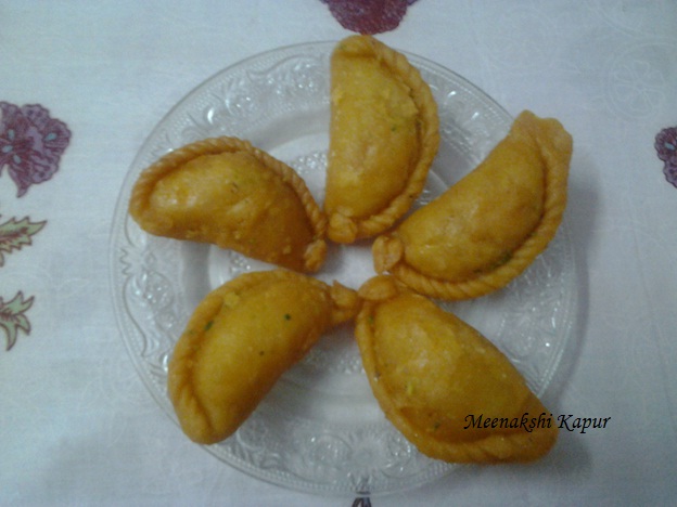 Carrot Gujiya Recipe