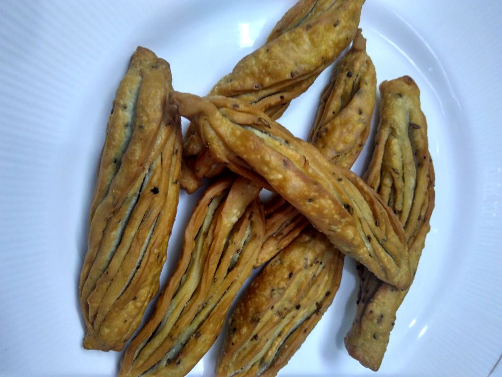 Twisted Mathri Namkeen Recipe