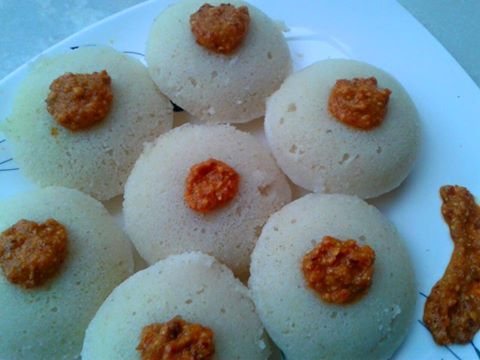 Rava Idli With Coconut Chutney Recipe