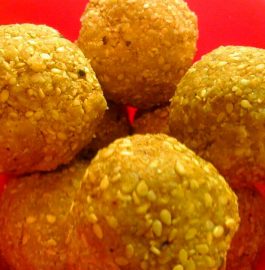 Til Mawa Ladoo Recipe