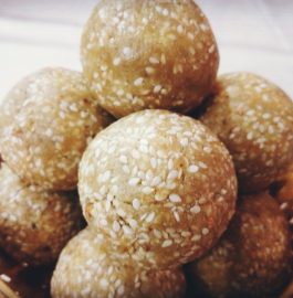 Tilkut Ke Laddu | Til Gur Ladoo Recipe