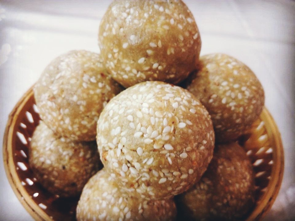 Tilkut Ke Laddu | Til Gur Ladoo Recipe