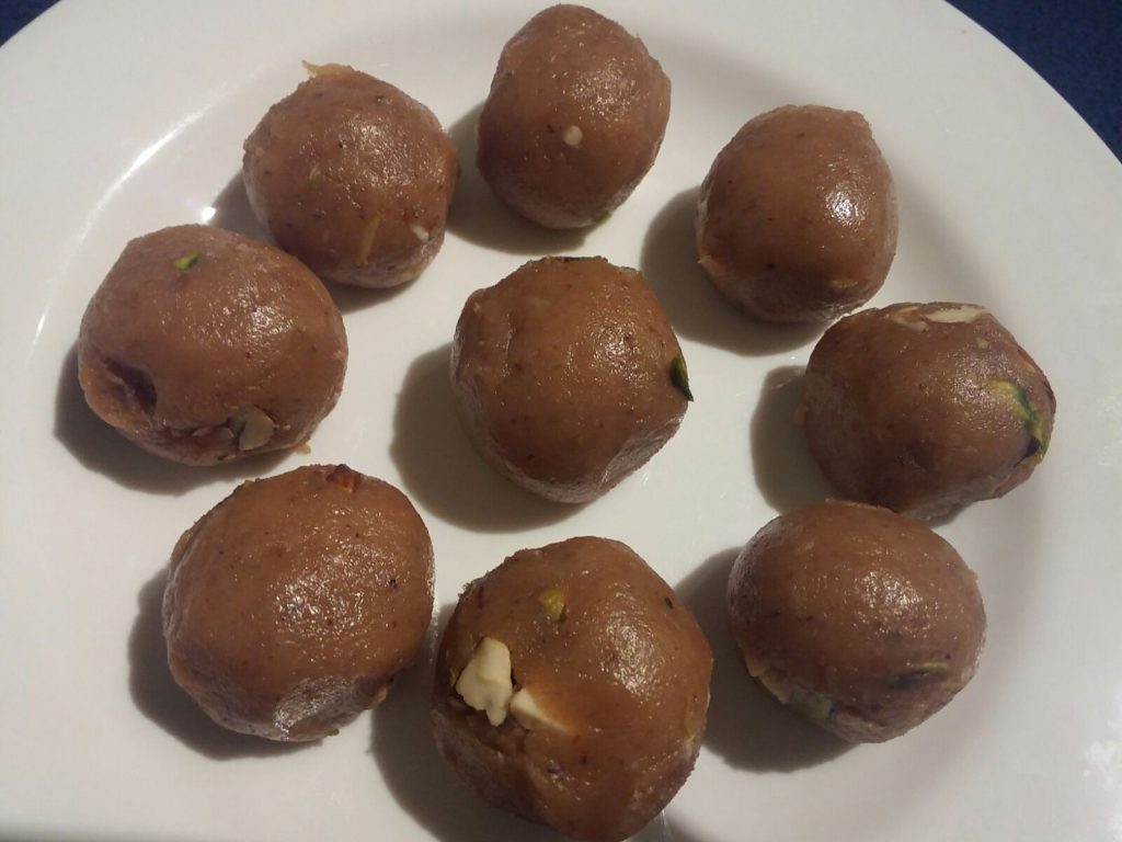 Bread and Walnut Laddoos Recipe