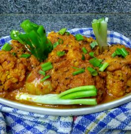 Gobhi Mussalam - Gobhi in Onion Tomato Gravy Recipe