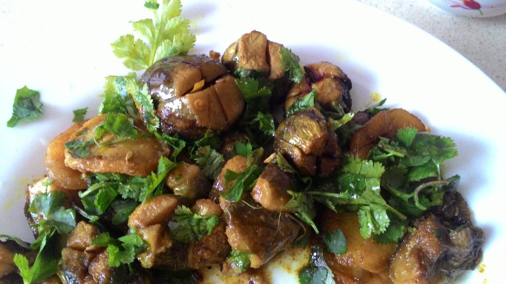 Bharwan Baingan Aloo Curry Recipe