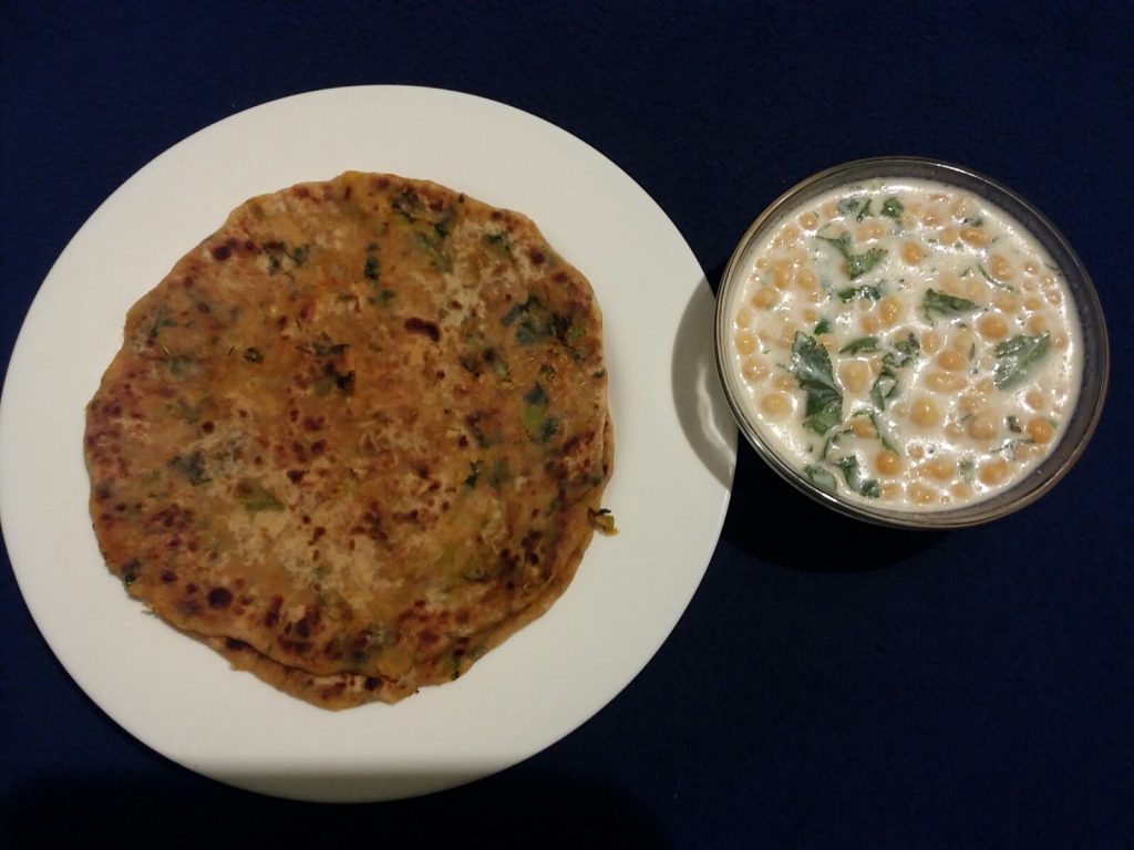 Onion Paratha/Pyaz ke Parathe Recipe