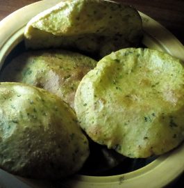 Dhaniyewale Puri Recipe