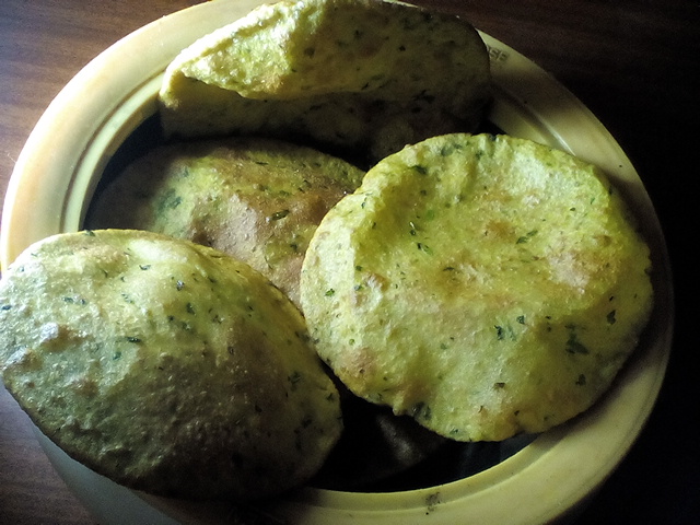 Dhaniyewale Puri Recipe