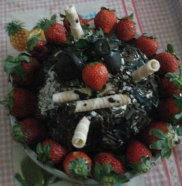 Strawberry Chocolate Biscuits Cake - Yummy Dessert