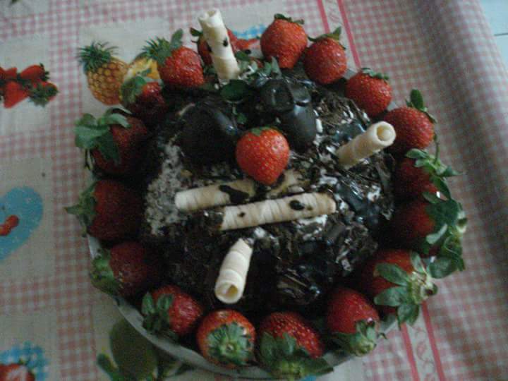 Strawberry Chocolate Biscuits Cake - Yummy Dessert