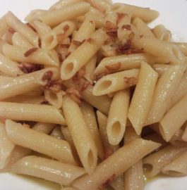 Italian Pasta with Olive Oil and Garlic ( Aglio E Olio)