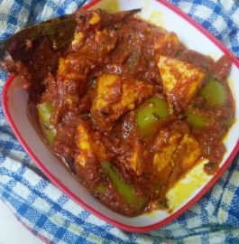Paneer Shimla Mirch in Red Gravy - Spicy Curry!