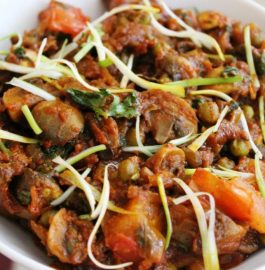 Mushroom with Green Peas - Delicious Curry