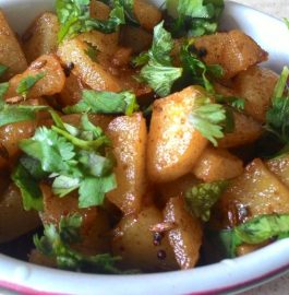 Achari Aloo Fry - Quick and Easy Recipe!