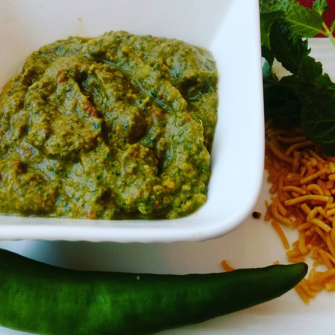 Mint And Bhujiya Chutney Recipe