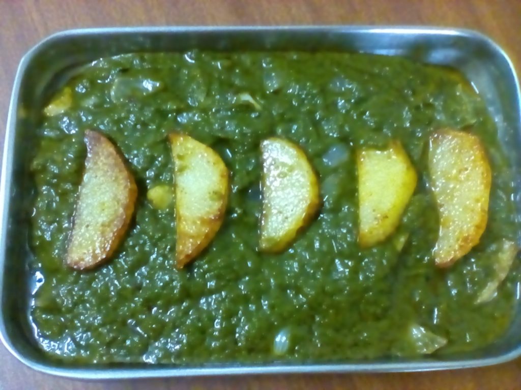 Spinach And Fried Potatoes Curry Recipe