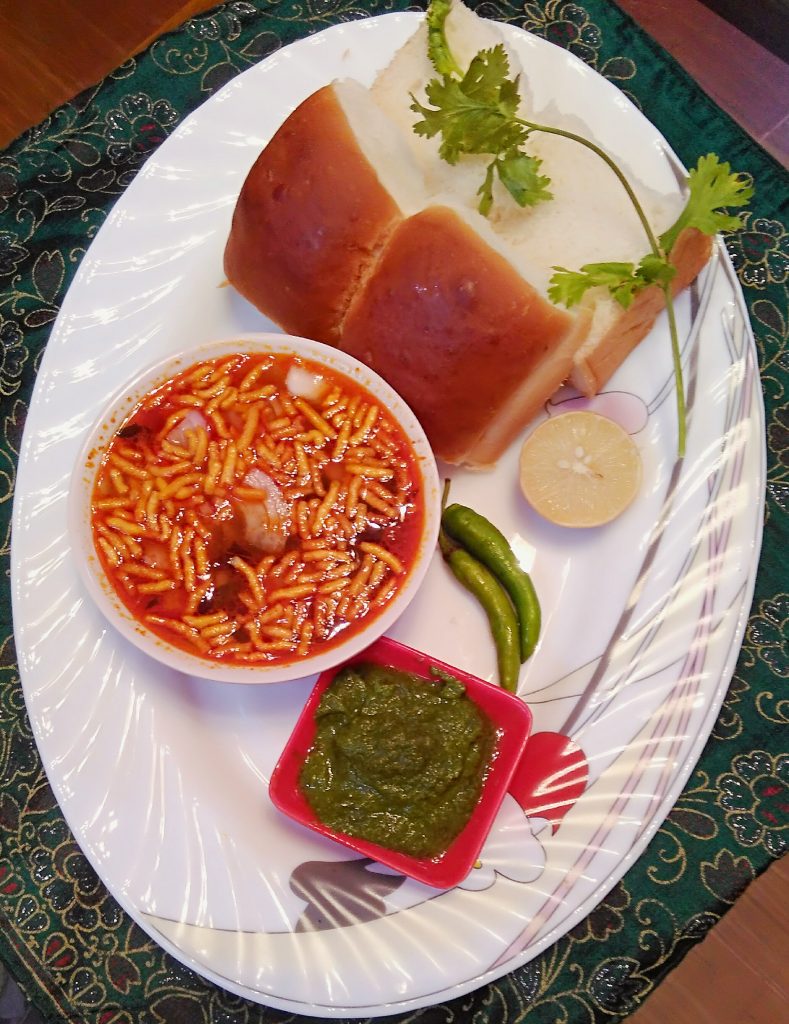 Maharashtrian Usal Pav Recipe