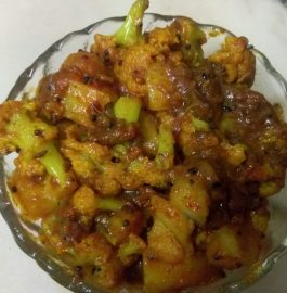 Achaari Gobhi Aalu Recipe