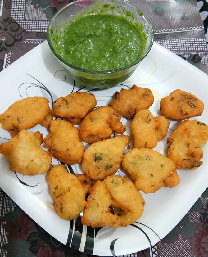 Suji Ke Pakode Recipe