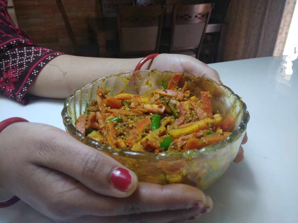 Red carrot chili pickle recipe| Gajar Mirchi ka jhatpat achaar recipe