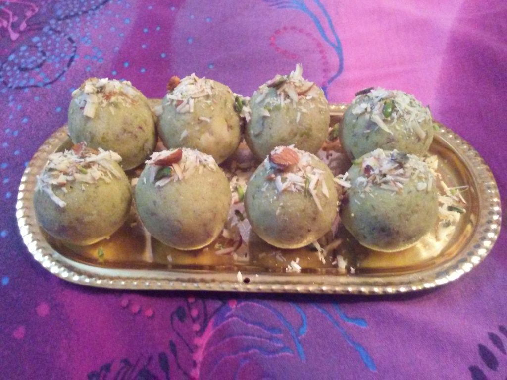 Matar Mawa Laddu Recipe