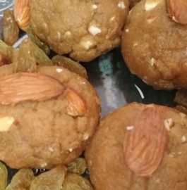 Gur Atta Pinni (Laddu) Recipe