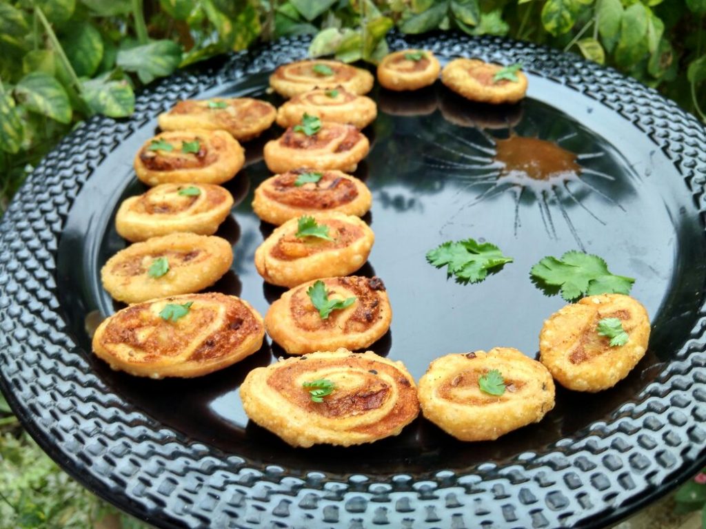 Pinwheel Samosa / Aloo Bhakharvadi Recipe