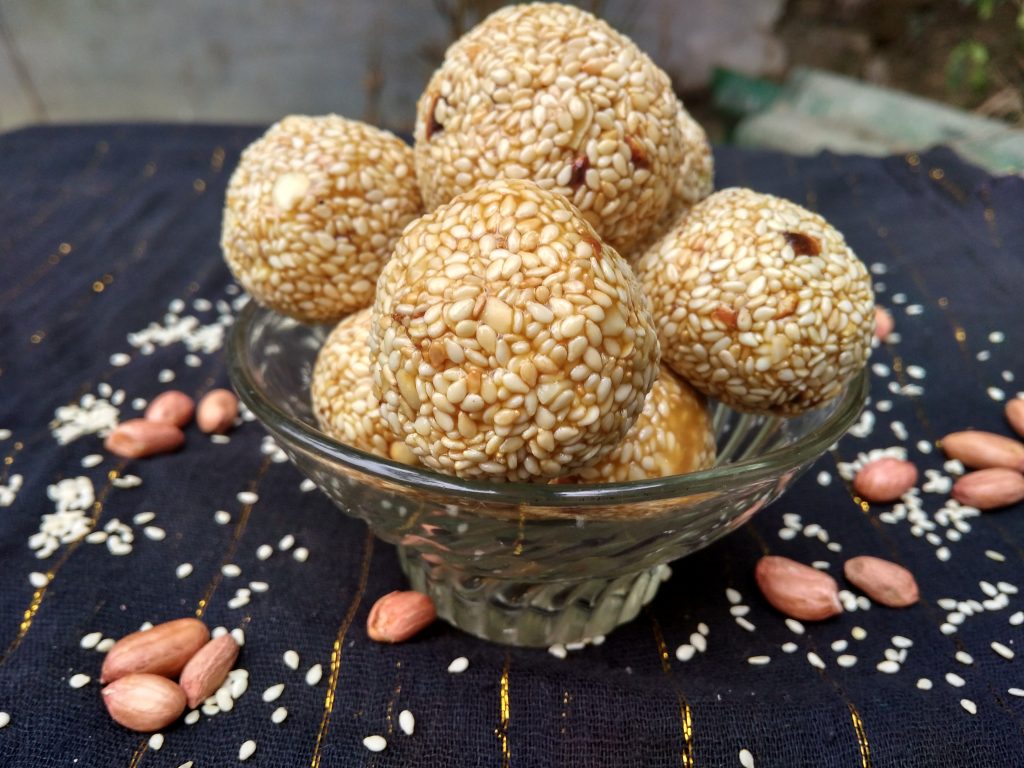 Til Ladoo ( Sesame Seeds Laddu) Recipe