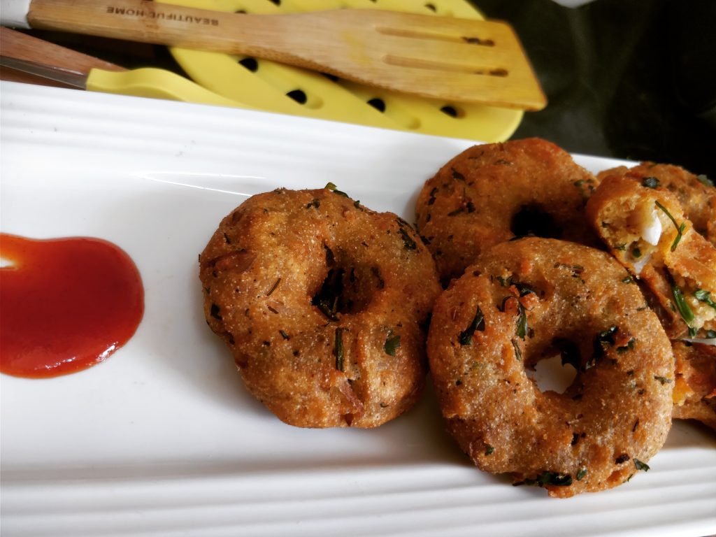 Bread Medu Vada - Instant Breakfast Recipe