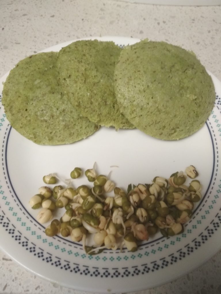 Moong Sprouts And Palak Idli Recipe