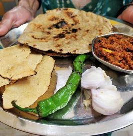 Jwar Roti And Lehsun Chutney | Village Thali Recipe