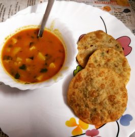 Luchi And Panchforan Aloo Sabji Recipe