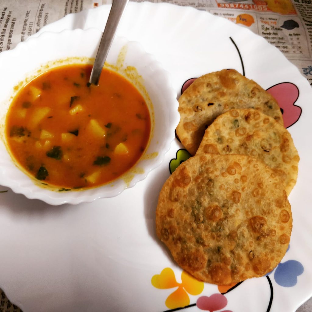 Luchi And Panchforan Aloo Sabji Recipe