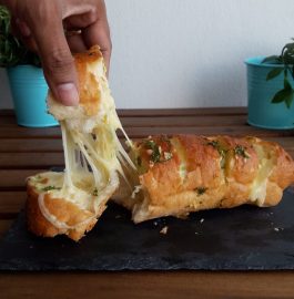 Cheese Garlic Bread - Pull Apart Version | French Recipe