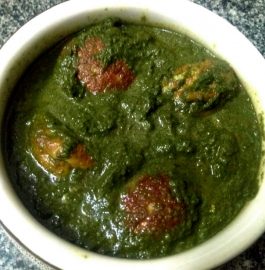 Paneer Kofta in Spinach Gravy Recipe