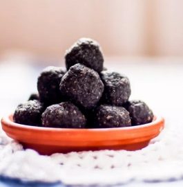 Black Til And Dates Laddu Recipe