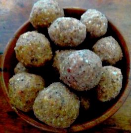 Gond Giri Badam Laddoo Recipe