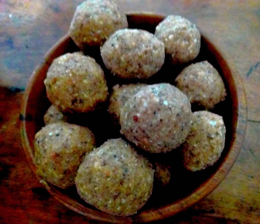 Gond Giri Badam Laddoo Recipe