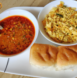 Misal Pav | Mumbai Famous Misal Pav Recipe