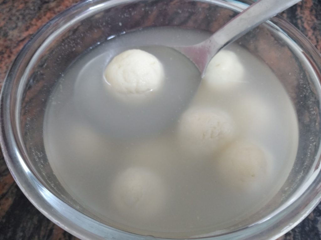 Bengali Spongy Rasgulla in Cooker Recipe
