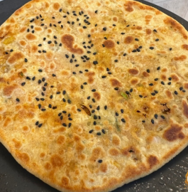 Besan Pyaz Ka Paratha | Besan & Pyaz Paratha Recipe